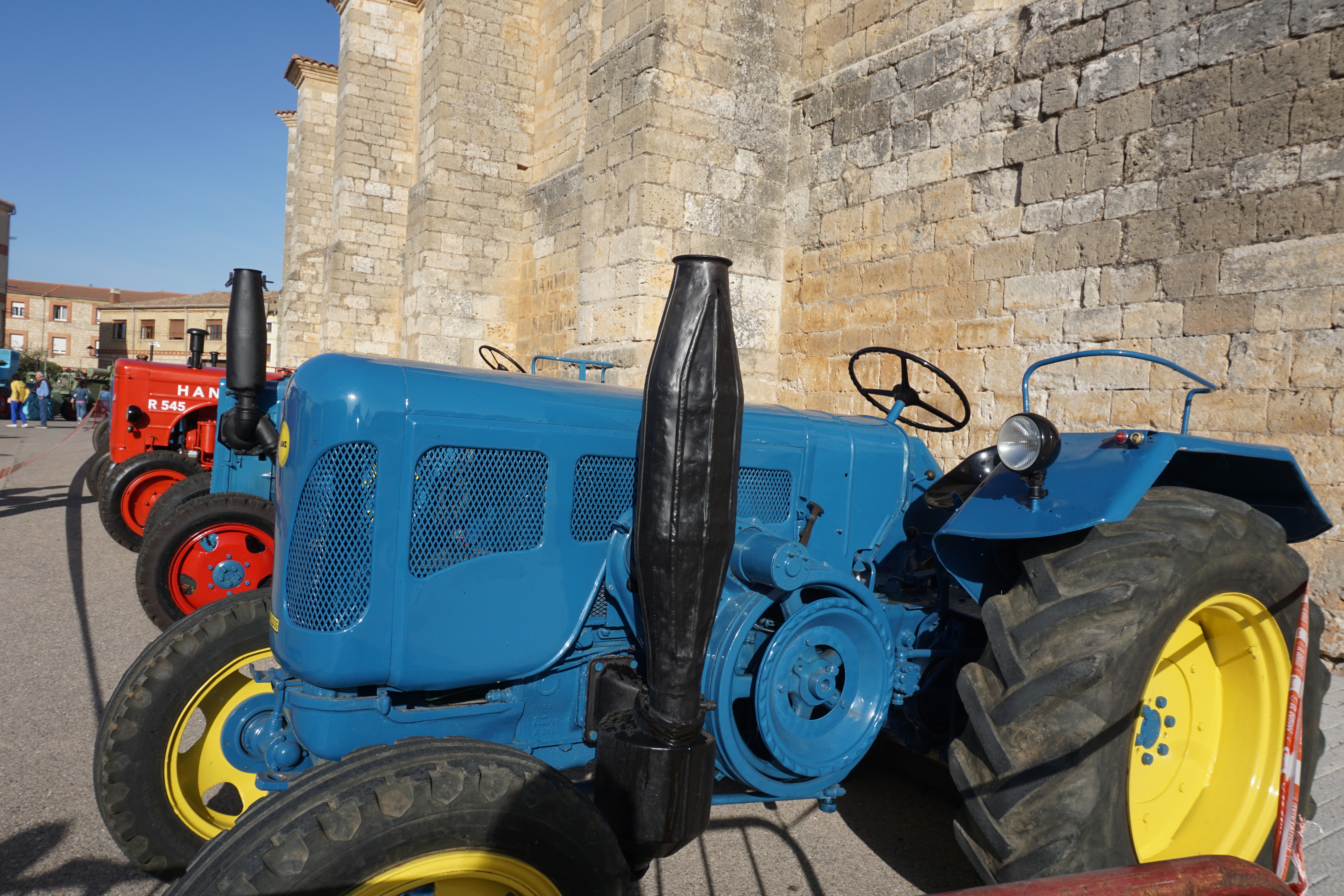 ¡Los tractores y el mercado triunfan en Villadiego!